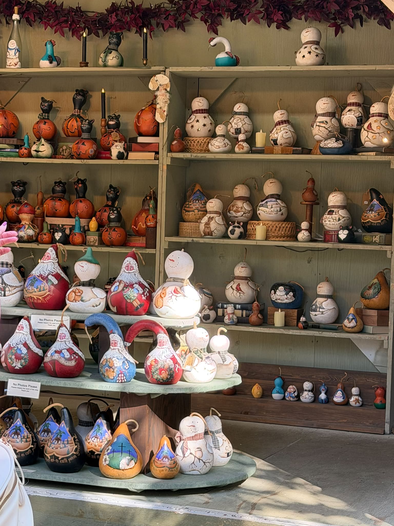 Seasonal Gourd booth at Silver Dollar City